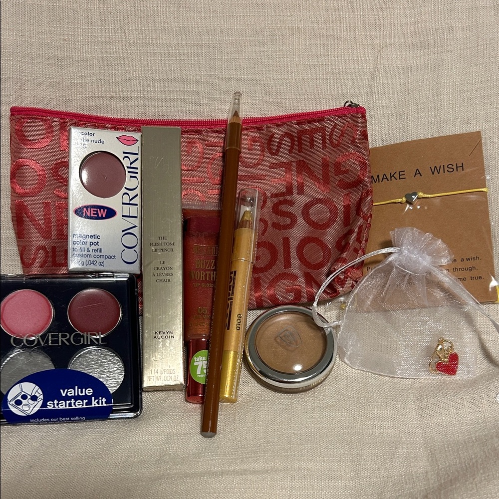 COVERGIRL beauty bundle Set with Red Pouch
